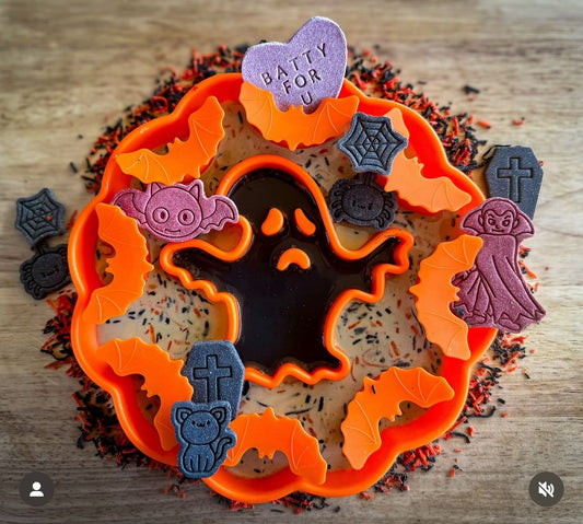 Spooky slow feeder enrichment bowl