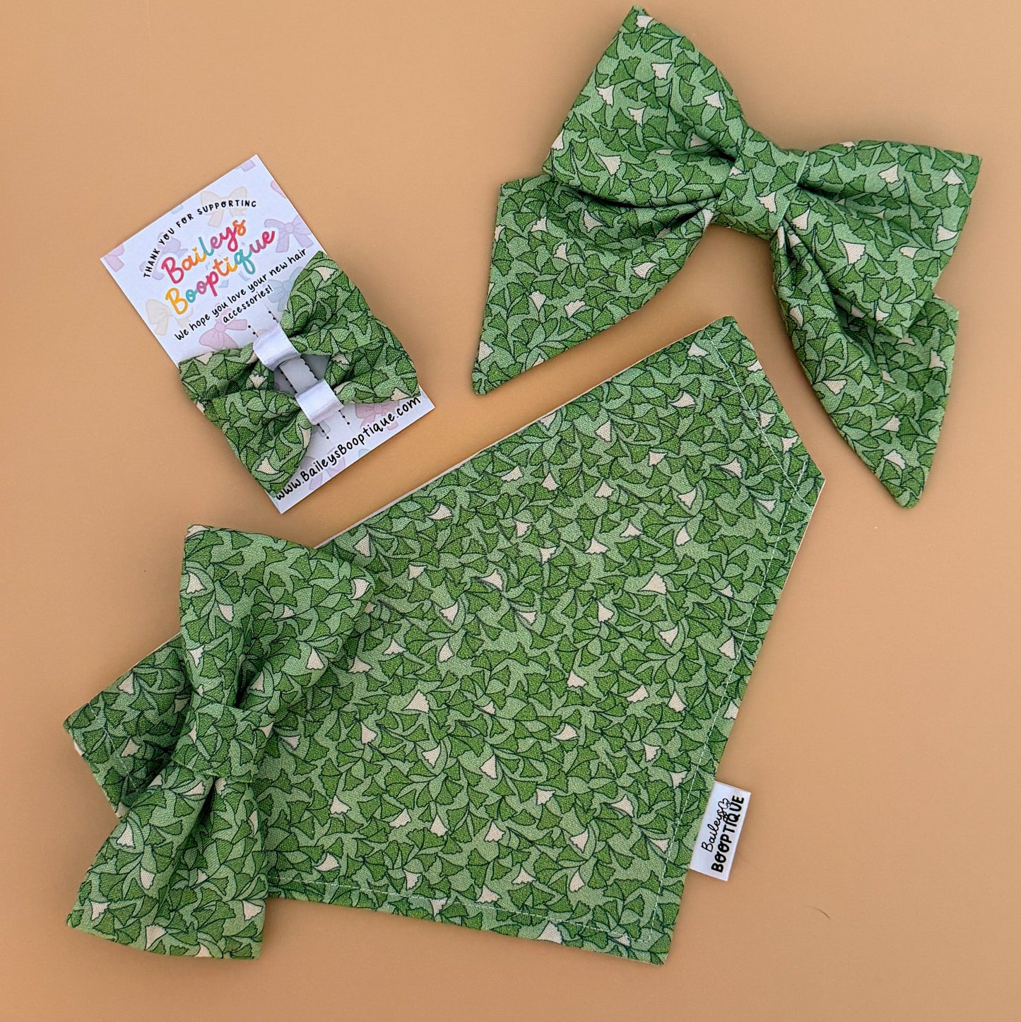 Emerald Scatter Collar Bows
